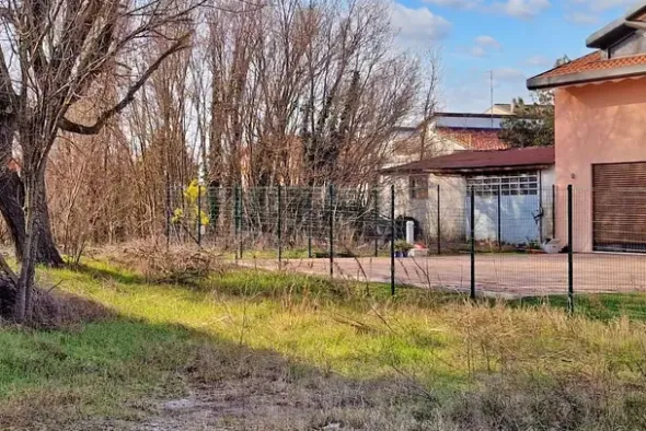 #20199 Terreno edificabile con fabbricati rurali da demolire