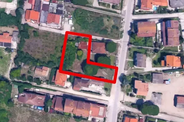 #20199 Terreno edificabile con fabbricati rurali da demolire