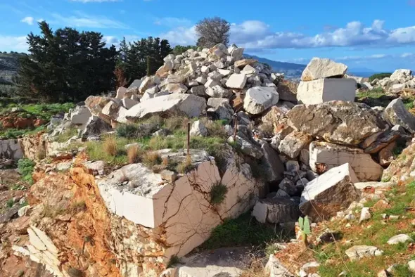 #22823 Terreno per attività estrattive 16060 mq