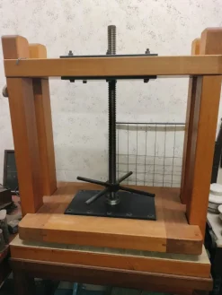 Torchio da rilegatura professionale in legno