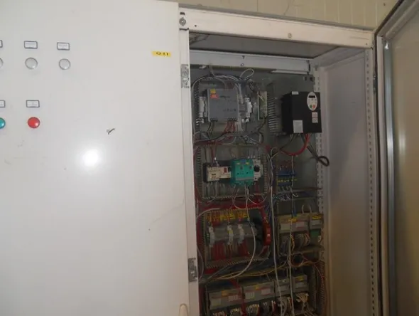 7#4851 Torre di raffreddamento Thermac e cavi elettrici
