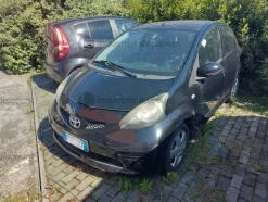 3#10043 Toyota Aygo e mobilio da ufficio
