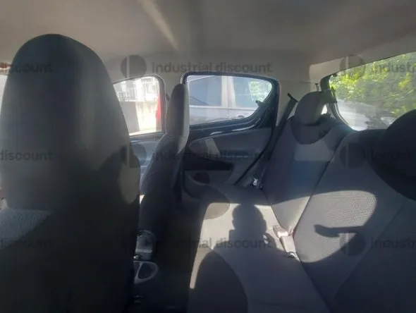 3#10043 Toyota Aygo e mobilio da ufficio