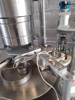 TP122 Tappatrice ONAF usata per cosmetici 2000 bph