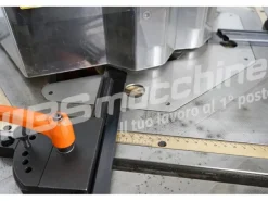 Tranciatrice scantonatrice ad angolo variabile regolazione gioco lame automatica EUROMAC 220/6R