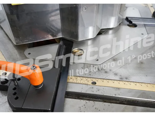 Tranciatrice scantonatrice ad angolo variabile regolazione gioco lame automatica EUROMAC 220/6R