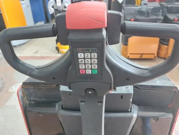 3#8371 Transpallet elettrico BT