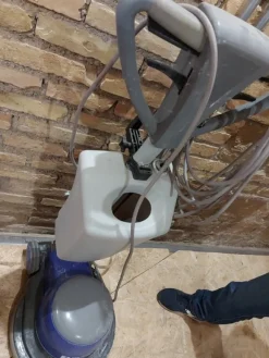 4#7913 Transpallet elettrico ed attrezzatura edile