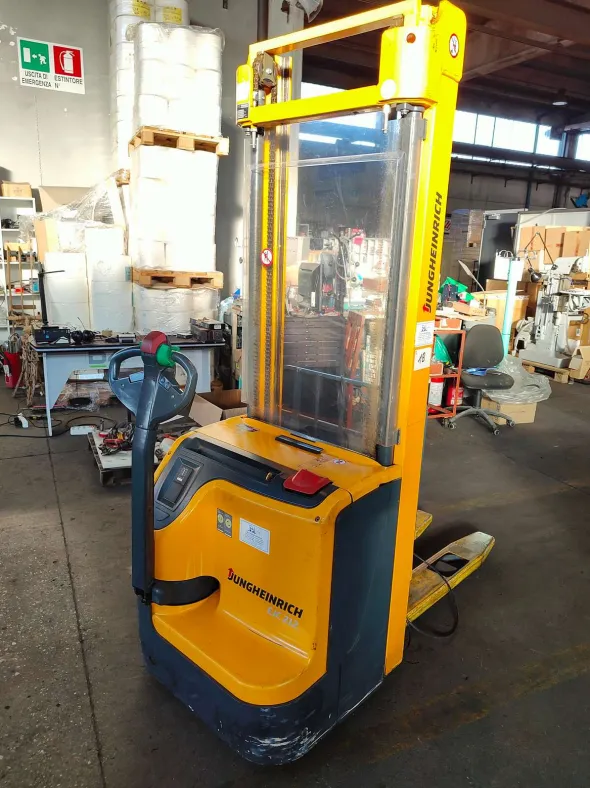 TRANSPALLET ELETTRICO JUNGHEINRICH EJC 212