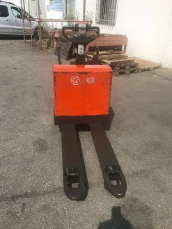 Transpallet elettrico uomo a bordo