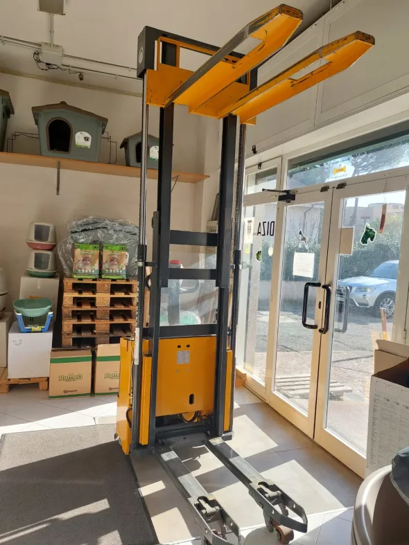 Transpallet elevatore elettrico