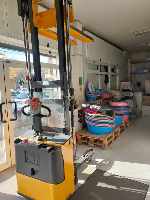 Transpallet elevatore elettrico