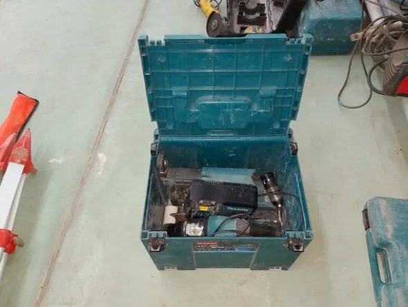 7#5859 Trapano Makita e avvitatore De Walt