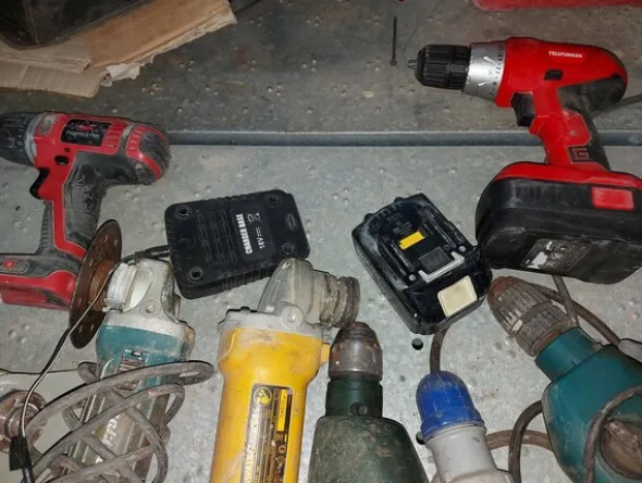 7#5859 Trapano Makita e avvitatore De Walt