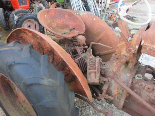 113#7078 Trattore agricolo
