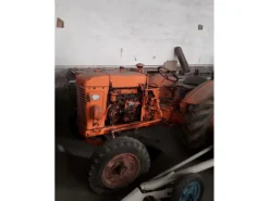 Trattore agricolo
