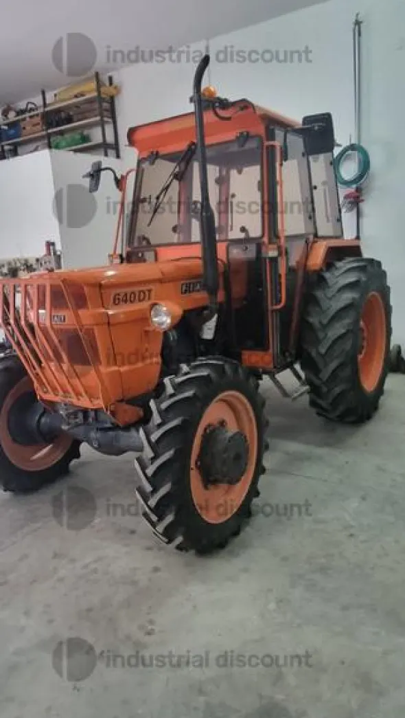2#9869 Trattore agricolo FIAT 640DT8