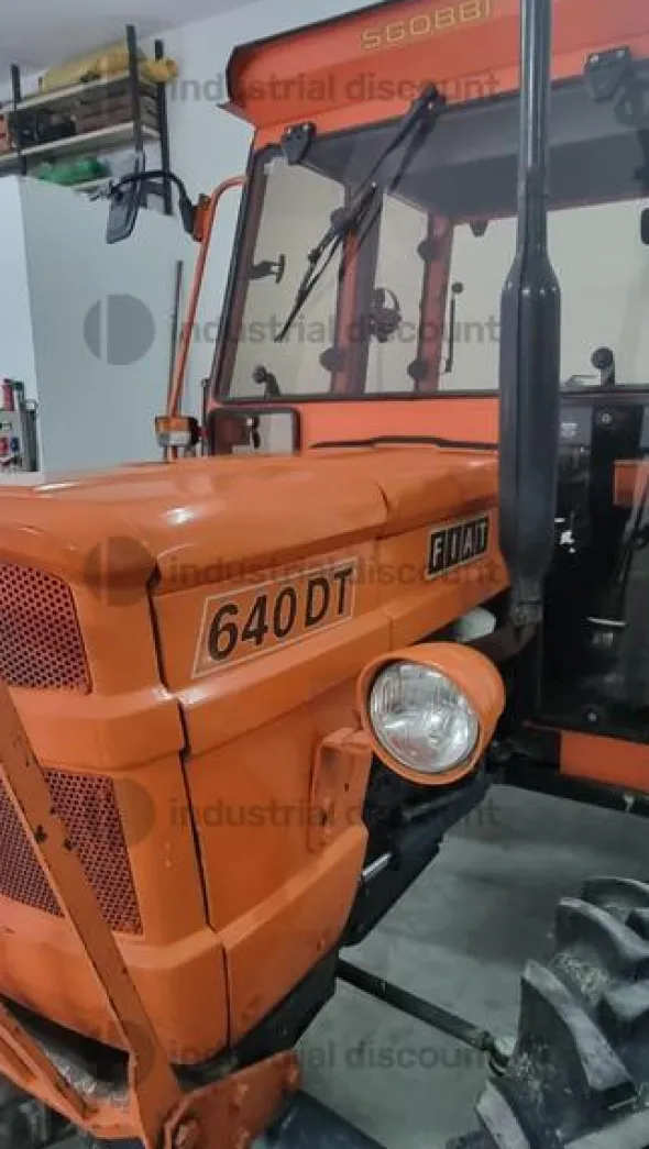 2#9869 Trattore agricolo FIAT 640DT8