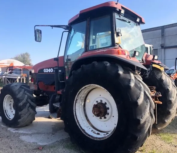 13#4733 Trattore agricolo New Holland G 240