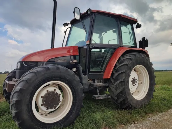 TRATTORE AGRICOLO NEW HOLLAND -G240