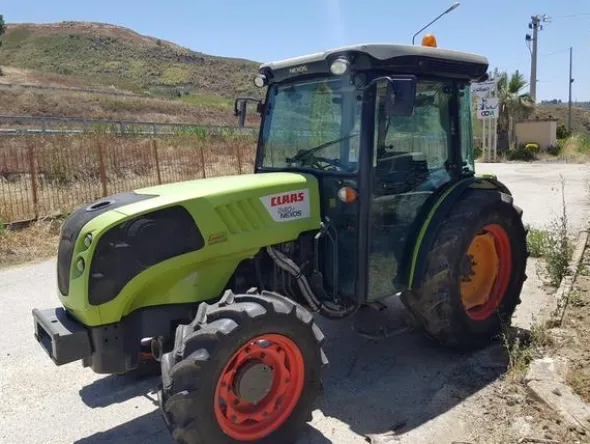 20#3287 Trattore Claas Nexos 240