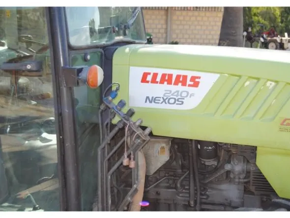 20#3287 Trattore Claas Nexos 240