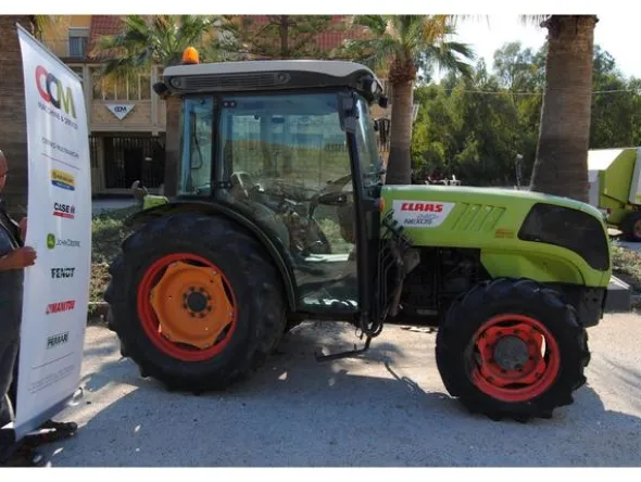 20#3287 Trattore Claas Nexos 240