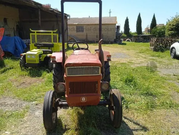 1#8884 Trattore Fiat 300