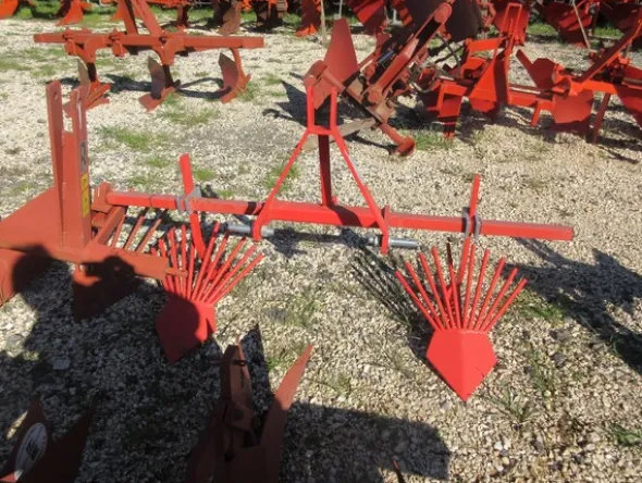 37#7078 Trattore Kubota e attrezzature agricole
