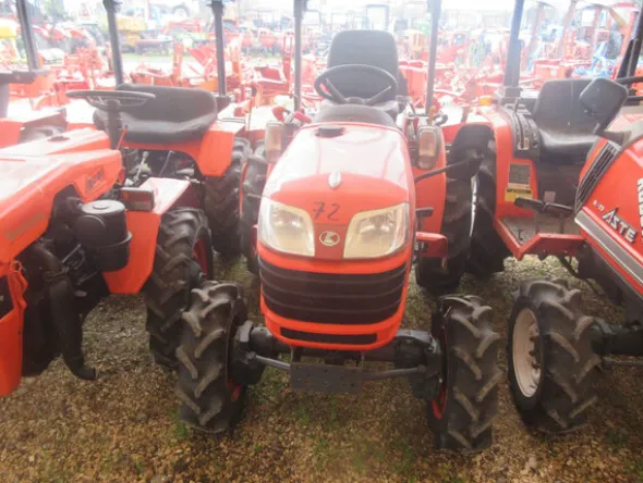 37#7078 Trattore Kubota e attrezzature agricole