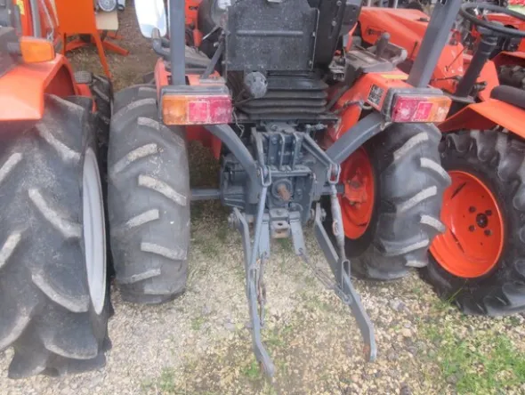 37#7078 Trattore Kubota e attrezzature agricole