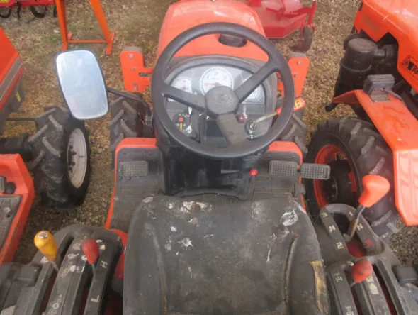 37#7078 Trattore Kubota e attrezzature agricole