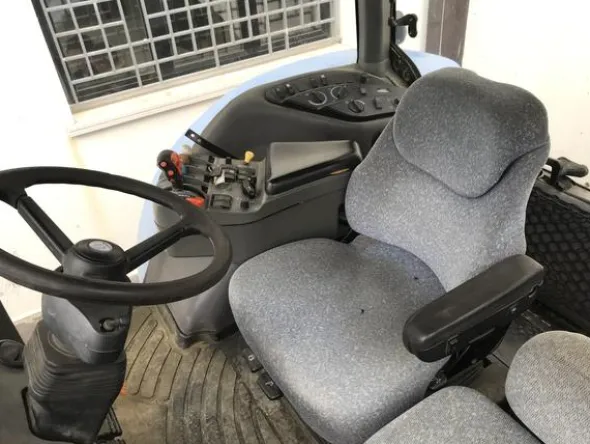 10#3850 Trattore New Holland TG285