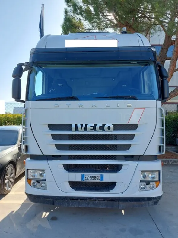 15#7956 Trattore per semirimorchio Iveco
