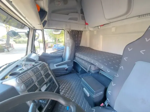 15#7956 Trattore per semirimorchio Iveco