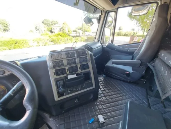 15#7956 Trattore per semirimorchio Iveco