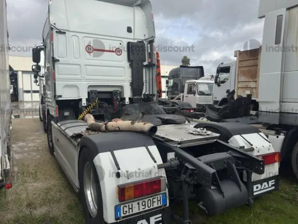 13#9792 Trattore stradale DAF