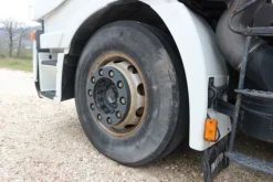 5#7092 Trattore stradale Iveco