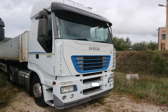 4#7092 Trattore stradale Iveco