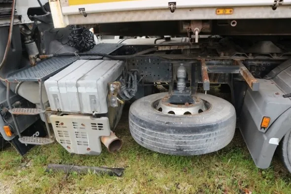 4#7092 Trattore stradale Iveco