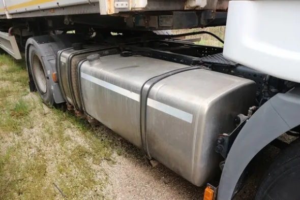 4#7092 Trattore stradale Iveco