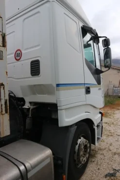4#7092 Trattore stradale Iveco