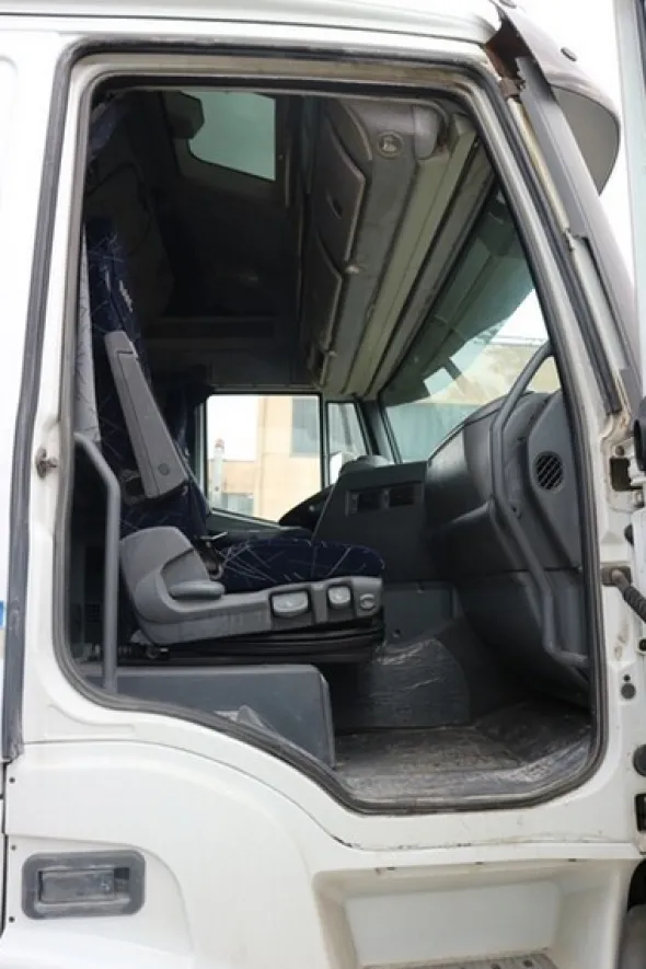 4#7092 Trattore stradale Iveco