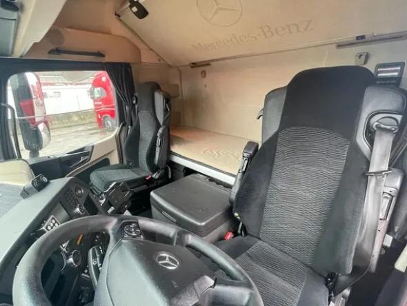 9#8302 Trattore stradale mercedes New Actros 1845
