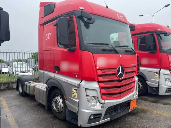 4#8302 Trattore stradale Mercedes New Actros 1845
