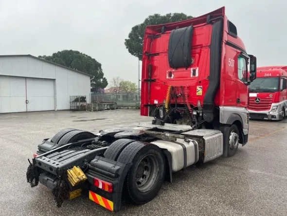 8#8302 Trattore stradale mercedes New Actros 1845