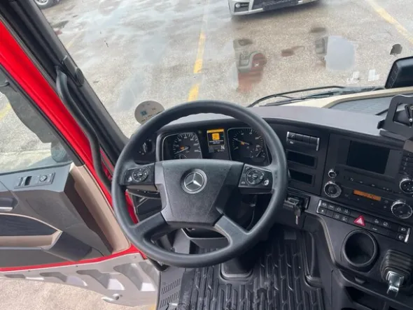 5#8302 Trattore stradale Mercedes New Actros 1845