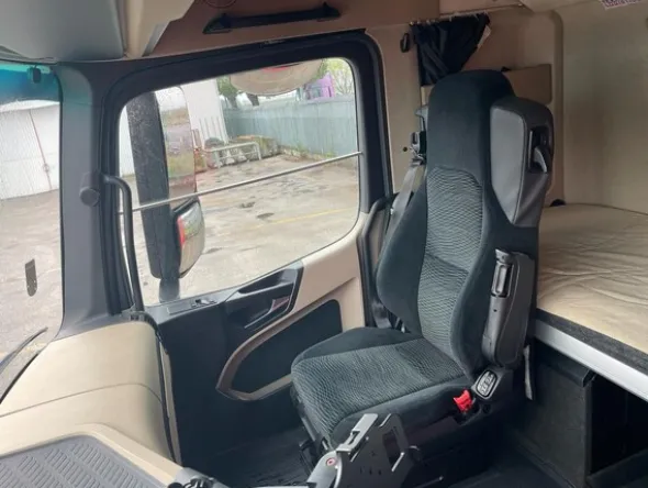 10#8302 Trattore stradale Mercedes New Actros 1845