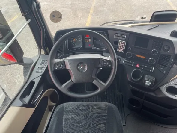 10#8302 Trattore stradale Mercedes New Actros 1845