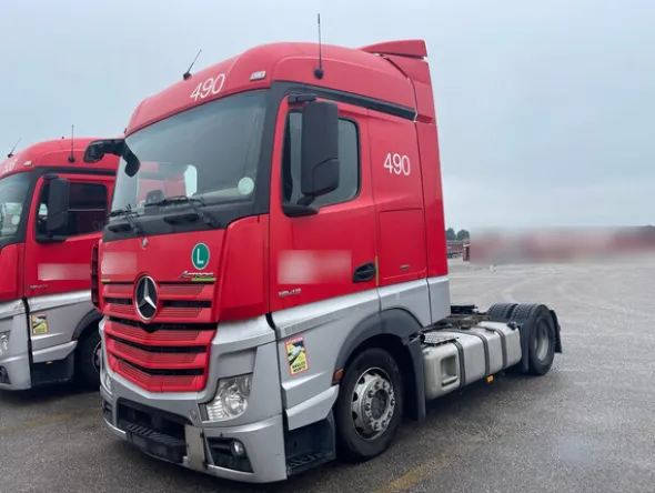6#8302 Trattore stradale mercedes New Actros 1845